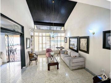 Se vende casa independiente en Villa Santos