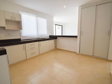 Casa de 3 recámaras en venta dentro de privada en Conkal