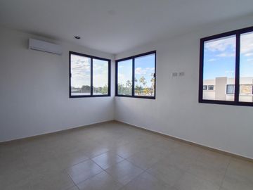 Casa de 3 recámaras en venta dentro de privada en Conkal