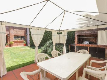 CASA EN VENTA EN RAMOS MEJÍA 6 AMBIENTES