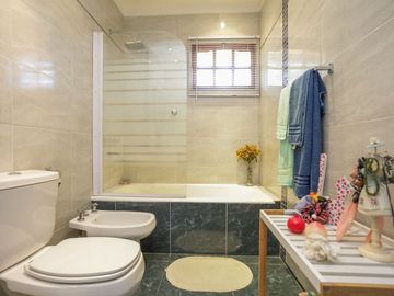 CASA EN VENTA EN RAMOS MEJÍA 6 AMBIENTES