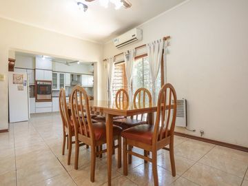 CASA EN VENTA EN RAMOS MEJÍA 6 AMBIENTES
