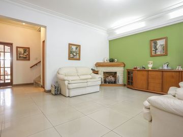 CASA EN VENTA EN RAMOS MEJÍA 6 AMBIENTES