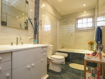CASA EN VENTA EN RAMOS MEJÍA 6 AMBIENTES
