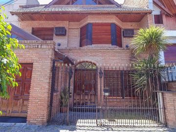 CASA EN VENTA EN RAMOS MEJÍA 6 AMBIENTES