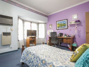 CASA EN VENTA EN RAMOS MEJÍA 6 AMBIENTES