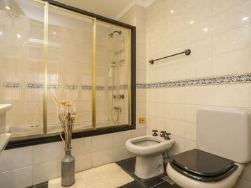 CASA EN VENTA EN RAMOS MEJÍA 6 AMBIENTES