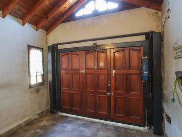 CASA EN VENTA EN RAMOS MEJÍA 6 AMBIENTES