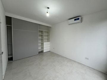Departamento en alquiler en Bernal Centro