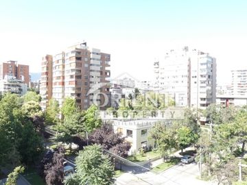 ILUMINADO DEPARTAMENTO EN BARRIO LAS LILAS