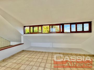 CHALET DOS PLANTAS EXCELENTE CALIDAD, 3 DORMIT, FONDO, TERRAZ, QUINCHO