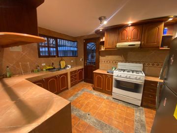 HERMOSA QUINTA EN VENTA SECTOR MARIANITAS DE CALDERON