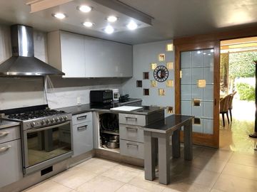 VENTA CASA EN CALLE CERRADA EN JARDINES EN LA MONTAÑA