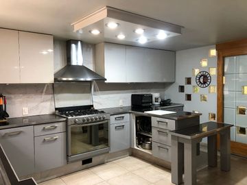 VENTA CASA EN CALLE CERRADA EN JARDINES EN LA MONTAÑA