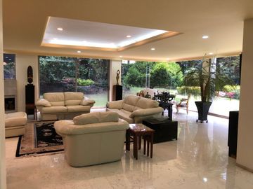 VENTA CASA EN CALLE CERRADA EN JARDINES EN LA MONTAÑA