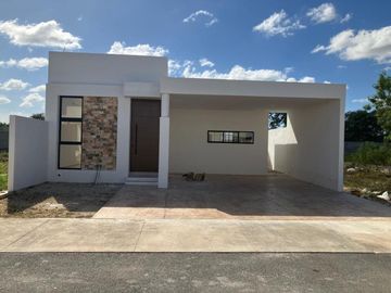 VENTA - Casa en Cholul de una planta en privada