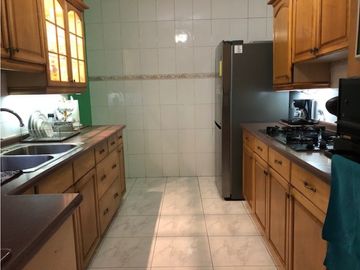 SE VENDE CASA EN EL DORAL, TUMBA MUERTO
