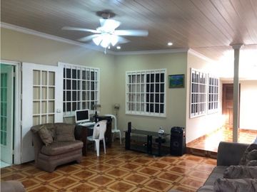 SE VENDE CASA EN EL DORAL, TUMBA MUERTO