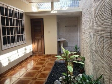 SE VENDE CASA EN EL DORAL, TUMBA MUERTO