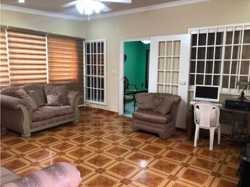 SE VENDE CASA EN EL DORAL, TUMBA MUERTO