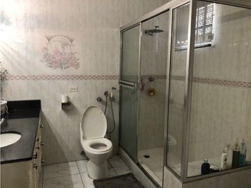 SE VENDE CASA EN EL DORAL, TUMBA MUERTO