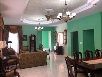 SE VENDE CASA EN EL DORAL, TUMBA MUERTO