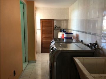 SE VENDE CASA EN EL DORAL, TUMBA MUERTO