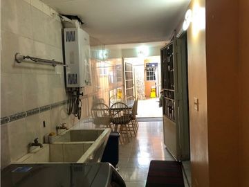SE VENDE CASA EN EL DORAL, TUMBA MUERTO