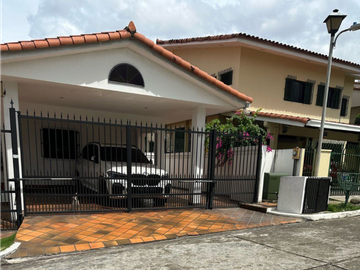 Casa en venta  Los Guayacanes-Hato Pintado (BO)