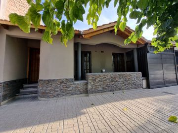 Casa en venta de 3 dormitorios c/ cochera en Gobernador Benegas