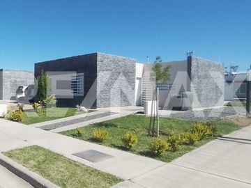 VENTA CASA EN ESQUINA 2 DORM| LA FALDA, CIPOLLETTI