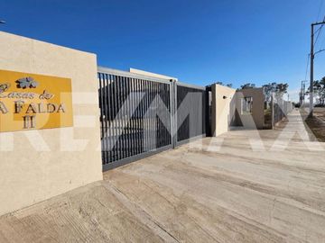 VENTA CASA EN ESQUINA 2 DORM| LA FALDA, CIPOLLETTI