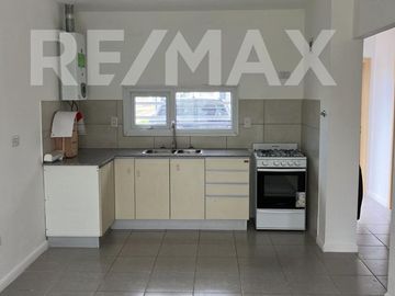 VENTA CASA EN ESQUINA 2 DORM| LA FALDA, CIPOLLETTI
