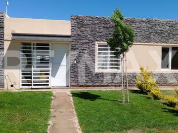 VENTA CASA EN ESQUINA 2 DORM| LA FALDA, CIPOLLETTI