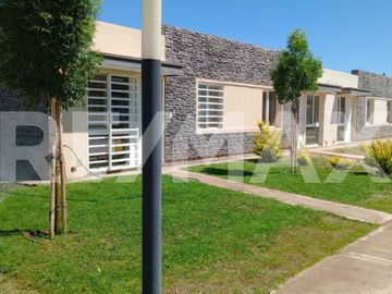 VENTA CASA EN ESQUINA 2 DORM| LA FALDA, CIPOLLETTI