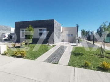 VENTA CASA EN ESQUINA 2 DORM| LA FALDA, CIPOLLETTI