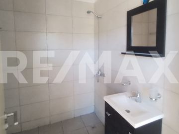 VENTA CASA EN ESQUINA 2 DORM| LA FALDA, CIPOLLETTI