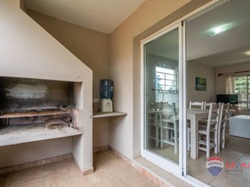 VENTA 4 AMBIENTES DUPLEX PINAMAR COCHERAS PARRILLA