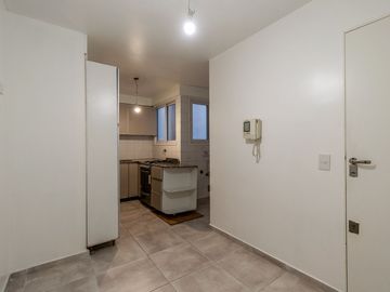 VENTA SEMI PISO 4 AMB C/COCHERA CUBIERT - RECOLETA