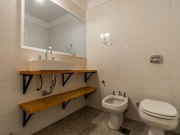 VENTA SEMI PISO 4 AMB C/COCHERA CUBIERT - RECOLETA