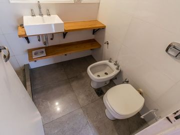 VENTA SEMI PISO 4 AMB C/COCHERA CUBIERT - RECOLETA