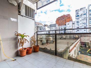 VENTA SEMI PISO 4 AMB C/COCHERA CUBIERT - RECOLETA