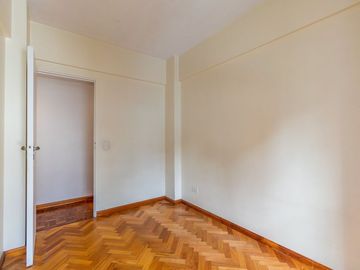 VENTA SEMI PISO 4 AMB C/COCHERA CUBIERT - RECOLETA