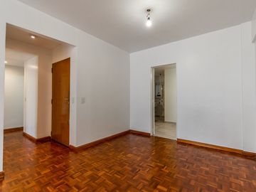 VENTA SEMI PISO 4 AMB C/COCHERA CUBIERT - RECOLETA
