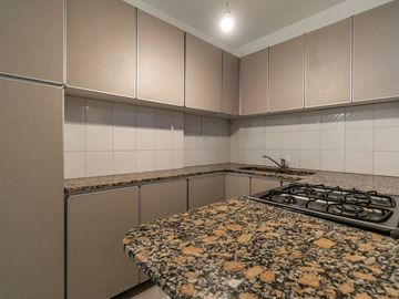 VENTA SEMI PISO 4 AMB C/COCHERA CUBIERT - RECOLETA
