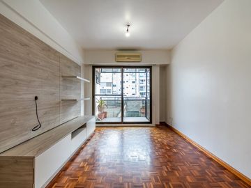 VENTA SEMI PISO 4 AMB C/COCHERA CUBIERT - RECOLETA