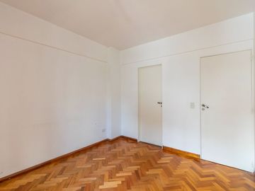VENTA SEMI PISO 4 AMB C/COCHERA CUBIERT - RECOLETA