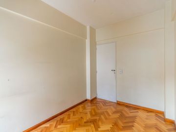 VENTA SEMI PISO 4 AMB C/COCHERA CUBIERT - RECOLETA