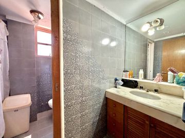 VENTA DEPARTAMENTO 5 AMB C/BALCON Y COCHERA FIJA