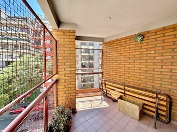 VENTA DEPARTAMENTO 5 AMB C/BALCON Y COCHERA FIJA